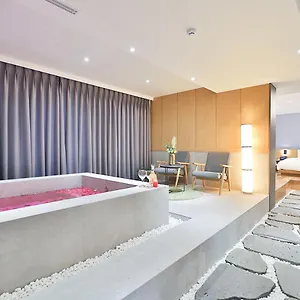 Custom Отель
